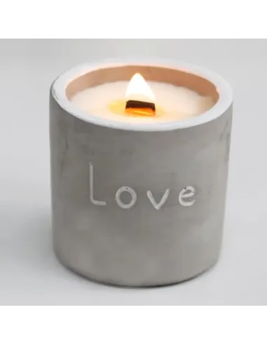 vela de hormigón redonda Love con mecha de madera encendica