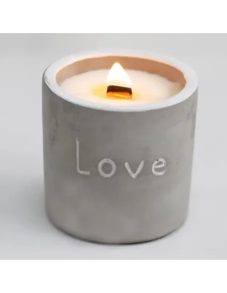 vela de hormigón redonda Love con mecha de madera encendica