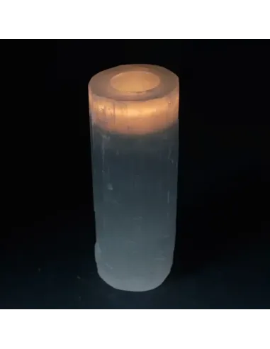 comprar portavelas grande de selenita con forma cilíndrica y vela dentro encendida en Abonica