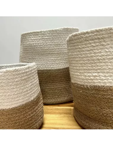 Detalle de las 3 cestas de algodón y yute blanco