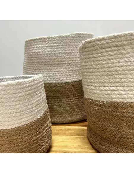 Detalle de las 3 cestas de algodón y yute blanco
