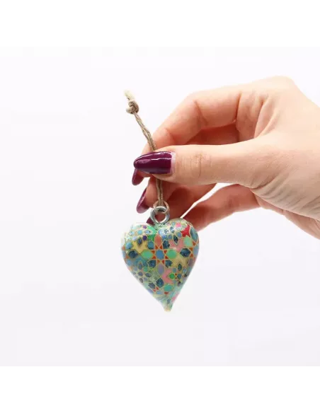 Corazón de madera decorativo pequeño artesanal y sostenible