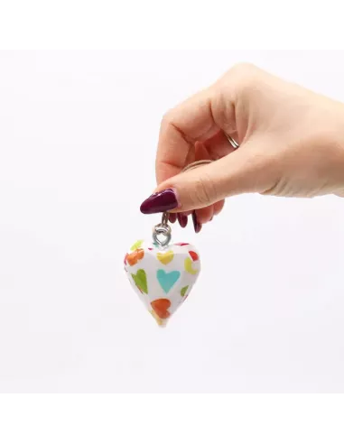 Corazón de madera decorativo pequeño artesanal y sostenible