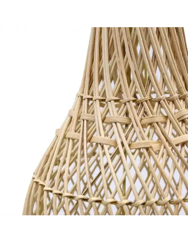 Detalle de lámpara de mesa de ratán natural