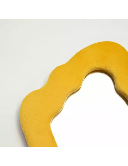 Detalle espejo amarillo