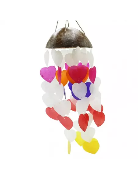 Campanas de viento de coco y capiz de corazones