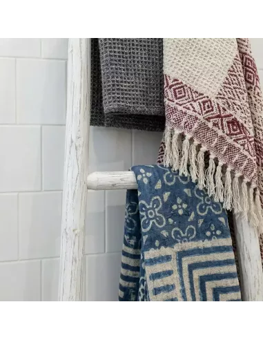 Escalera kemu como toallero rústico