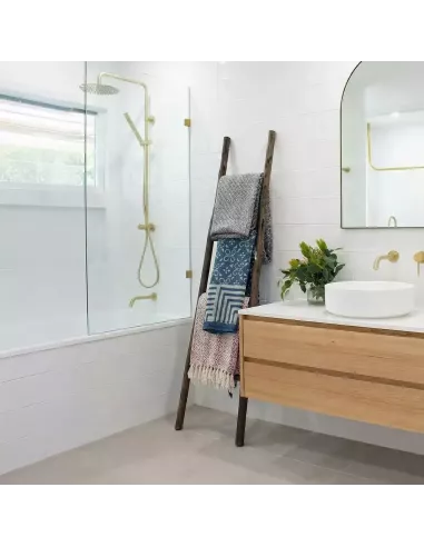 Escalera de decoración en baño