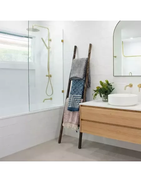 Escalera de decoración en baño