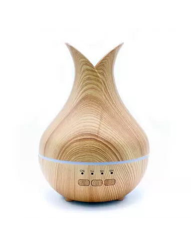 Difusor de aromas color madera y forma de jarrón  con fondo blanco